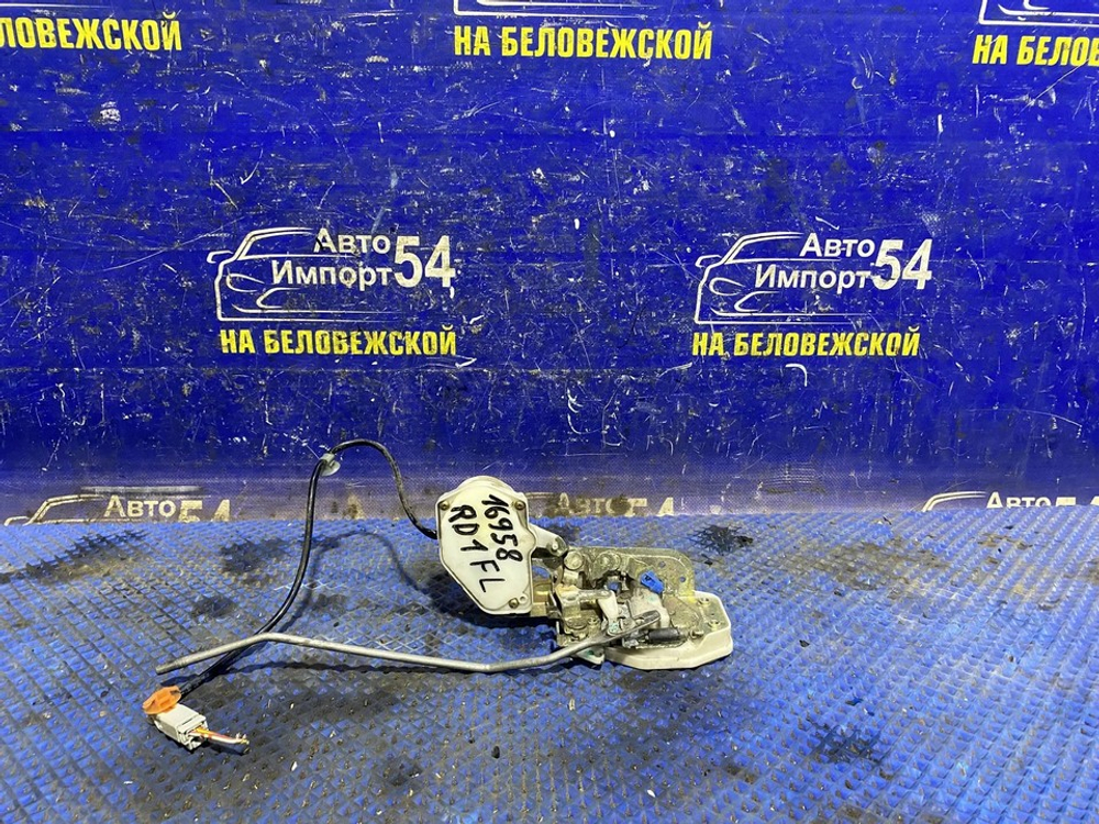 Замок двери передней левой Honda CR-V 1995-2001