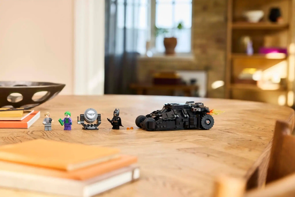 Конструктор LEGO Batman 76303 Бэтмен против Двуликого и Джокера