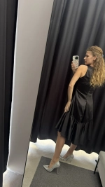 Платье из атласа с рюшей на удлинение