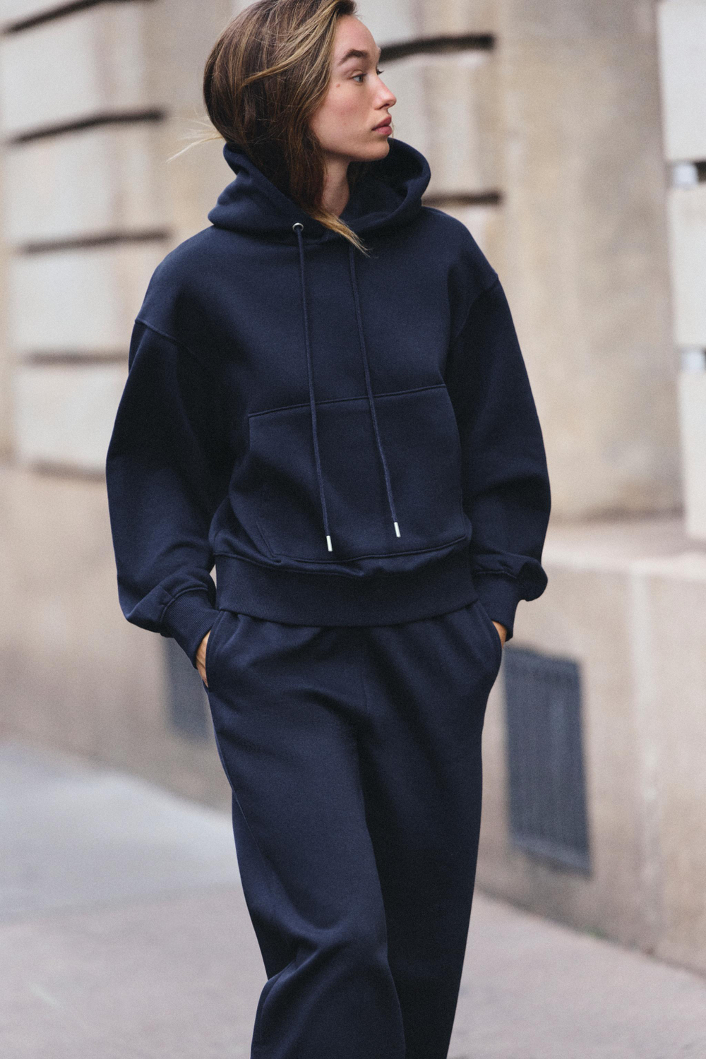 БАЗОВАЯ ТОЛСТОВКА С КАПЮШОНОМ — ZARA