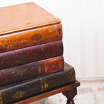 Бар в виде стопки старинных книг