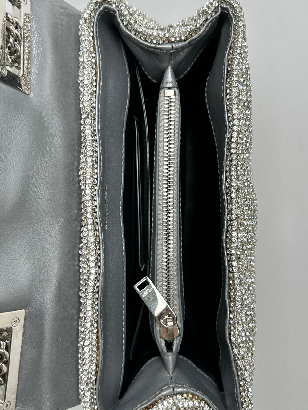 Сумка Saint Laurent Loulou Small crystal shoulder bag
