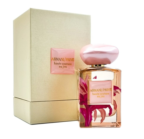 ARMANI Prive Haute Couture en Jeu