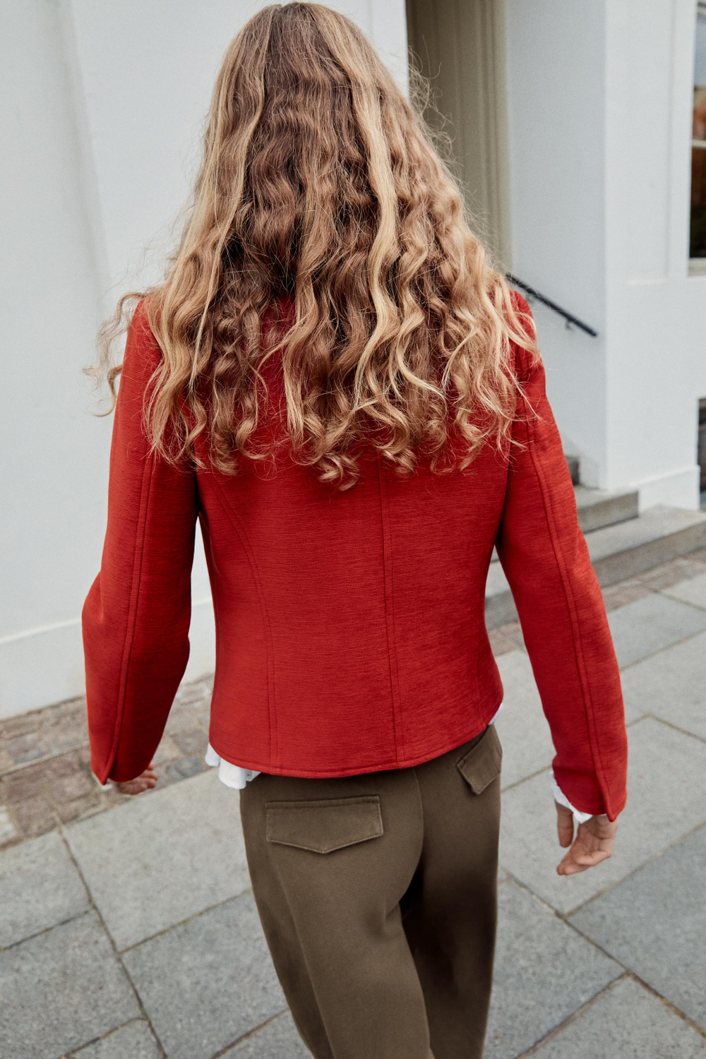 КУРТКА ПРЯМОГО КРОЯ С ПОДПЛЕЧНИКАМИ — ZARA