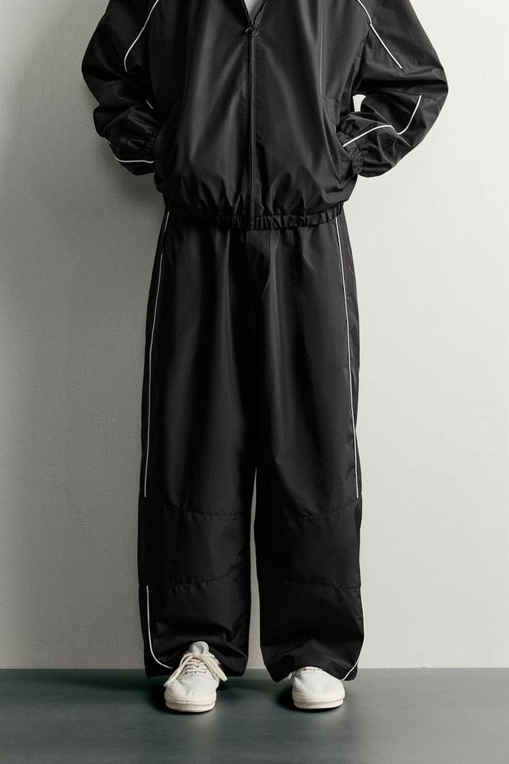 ZARA БРЮКИ WATER-REPELLENT С КОНТРАСТНОЙ ОТДЕЛКОЙ, ЧЕРНЫЙ
