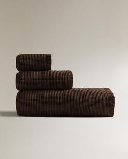 ZARA HOME БАННОЕ ПОЛОТЕНЦЕ С ВАФЕЛЬНЫМ УЗОРОМ, КОРИЧНЕВЫЙ