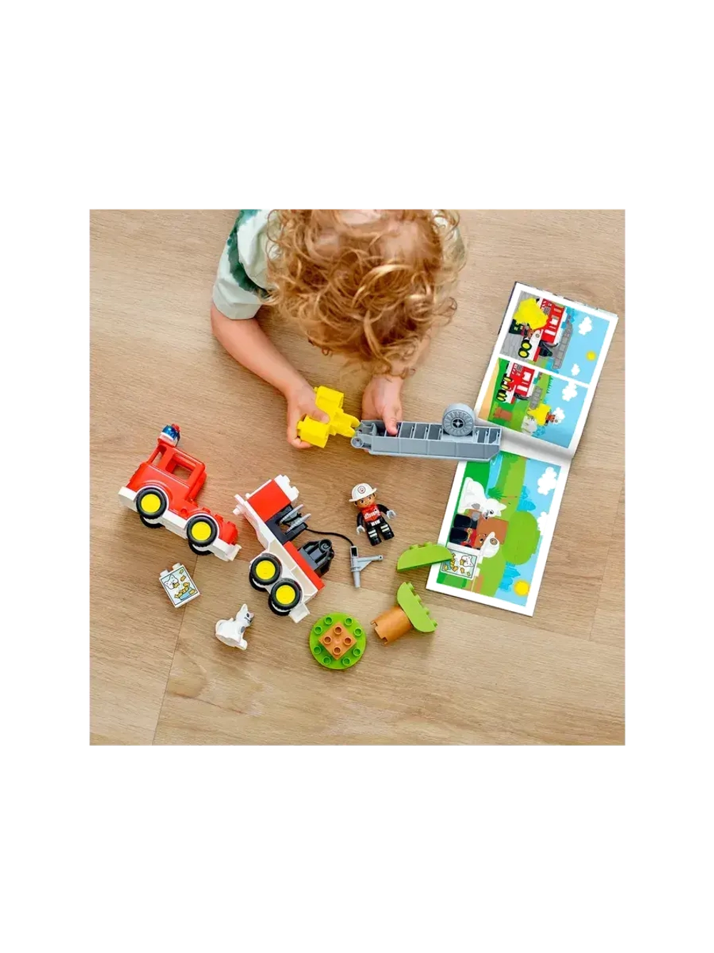 Конструктор LEGO Duplo 10969 Пожарная машина с мигалкой