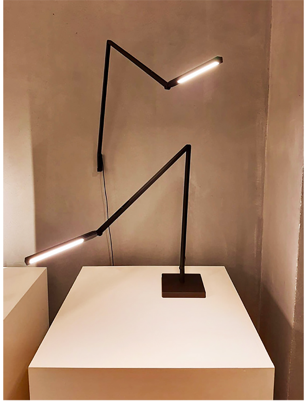 Настольная лампа Nemo UNTITLED TABLE/WALL LINEAR