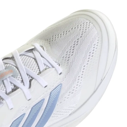 Женские теннисные кроссовки Adidas Avacourt 3 - white/halo blue/beam orange