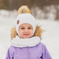Шапка зимняя на завязках с меховым помпоном "Молоко"