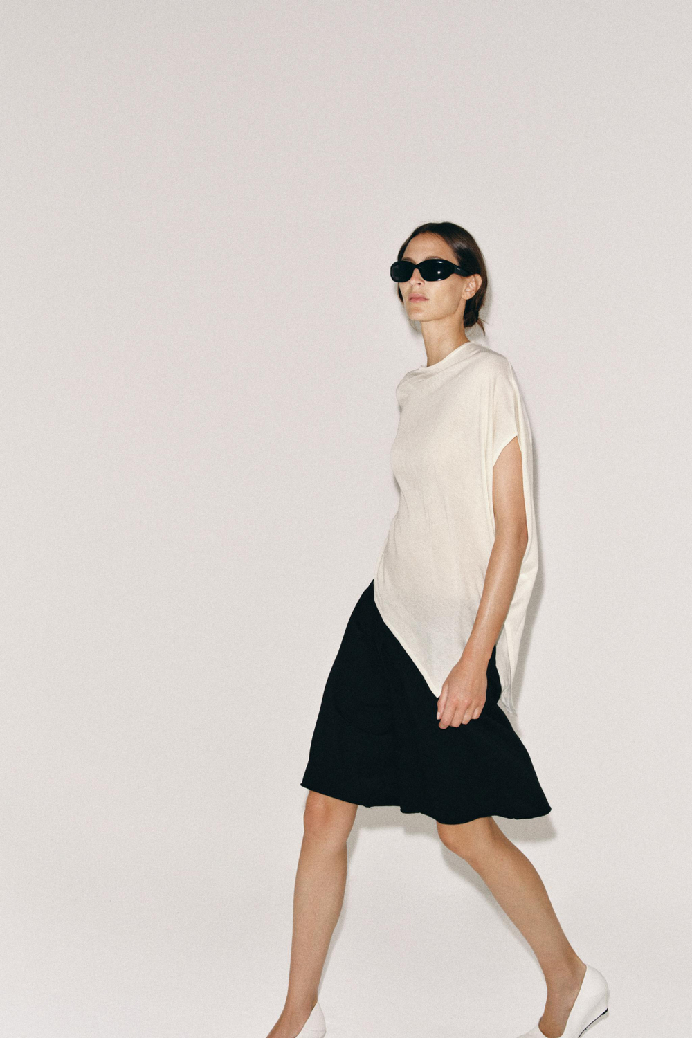 ТРИКОТАЖНЫЙ ТОП АСИММЕТРИЧНОГО КРОЯ — ZARA