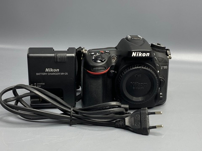 Nikon D7100 7.508 кадров