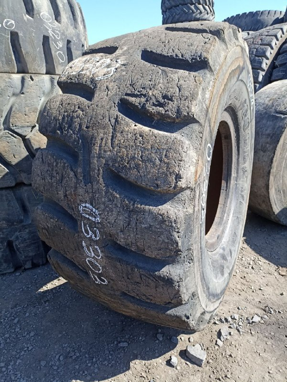 35/65R33 Goodyear VSDL шина б/у