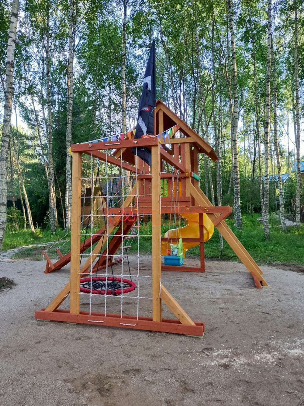 Деревянный игровой комплекс с горкой трубой