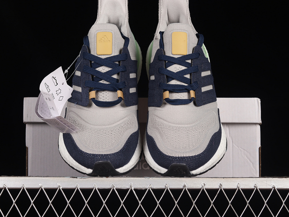adidas Ultra Boost 22 Halo Silver