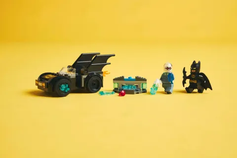Конструктор LEGO The Batman 76301 Бэтмен и Бэтмобиль против Мистера Фриза