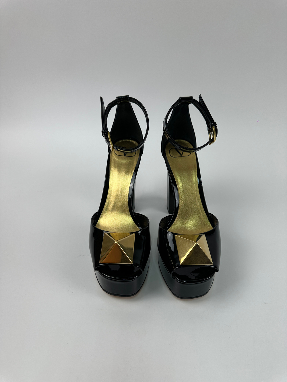 Босоножки Valentino Garavani One Stud