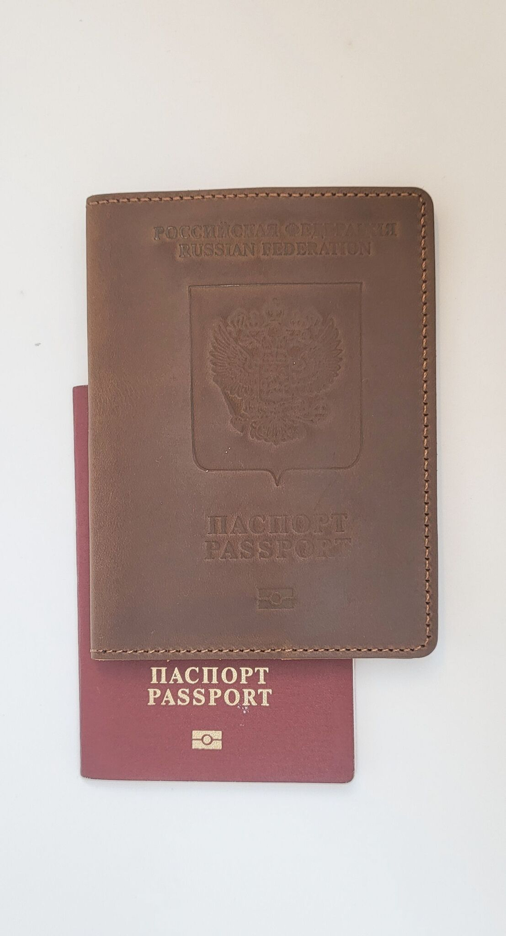 кожаная обложка на паспорт