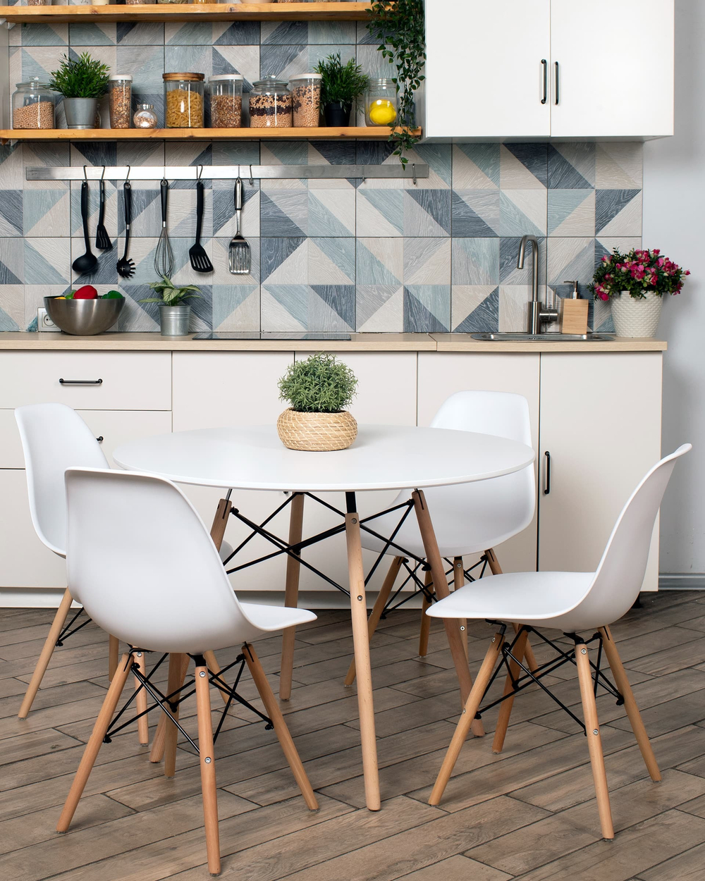 Стул Eames Style DSW белый (разборный каркас)