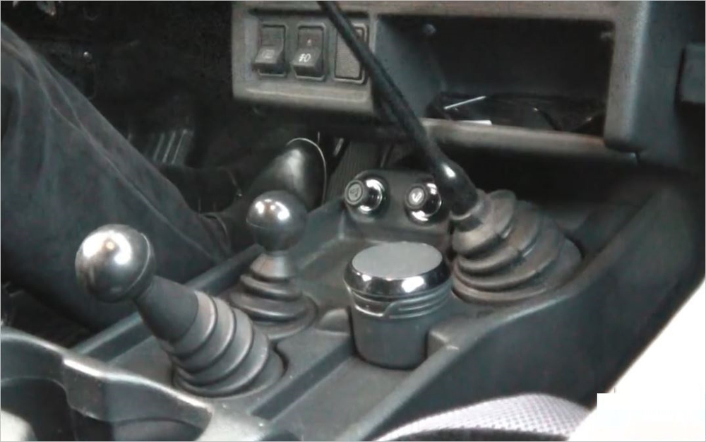 Тоннель пола LADA 4x4 - Удобный Органайзер "Всё под Рукой"