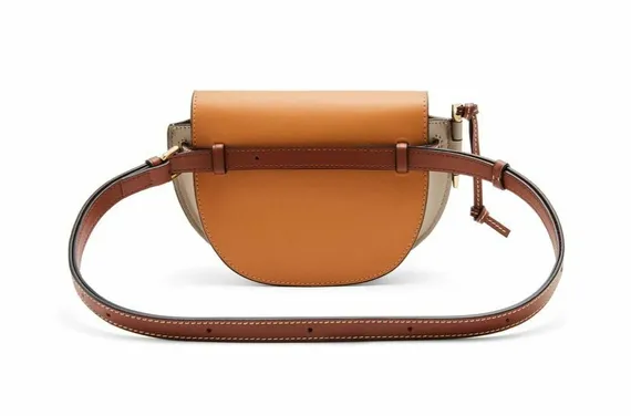 Женская кожаная сумка Loewe Gate коричневый