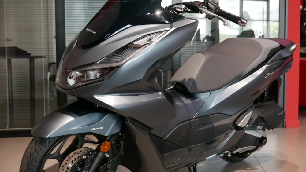 Скутер Honda PCX125 серый