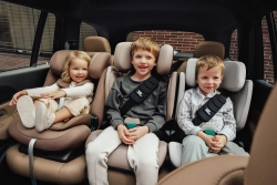 Автокресло 2/3 Britax Roemer KIDFIX PRO i-SIZE Style Sage Green 2000042138, от 3,5 до 12 лет, 15-36 кг (100 - 150 см), isofix, зеленый