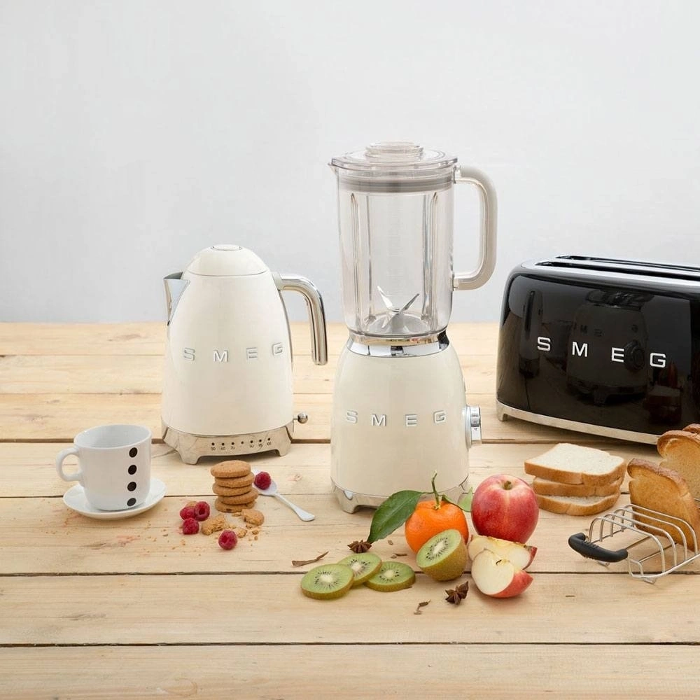 Чайник электрический Smeg KLF04WHEU белый