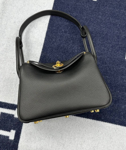Сумка Hermes Lindy Noir Gold Hardware