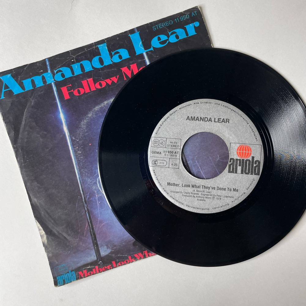 Винтажная виниловая пластинка 7 дюймов (маленькая пластинка) Amanda Lear, Follow Me (Germany 1978)