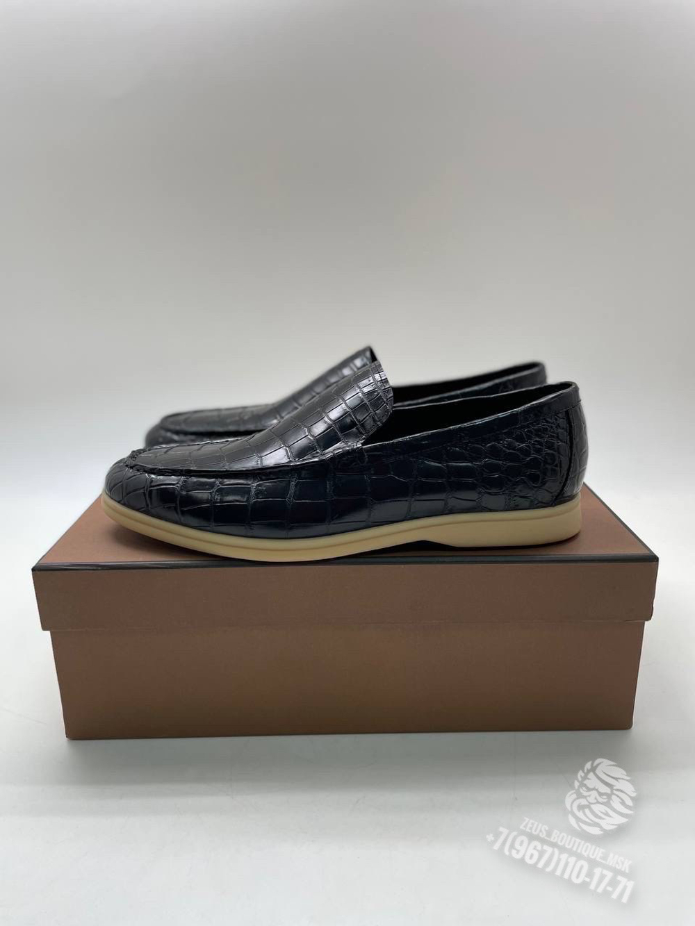 Лоферы Loro Piana из кожи крокодила