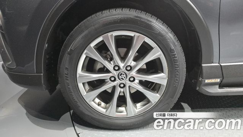 Toyota RAV4 2.5 4WD Hybrid — 2018