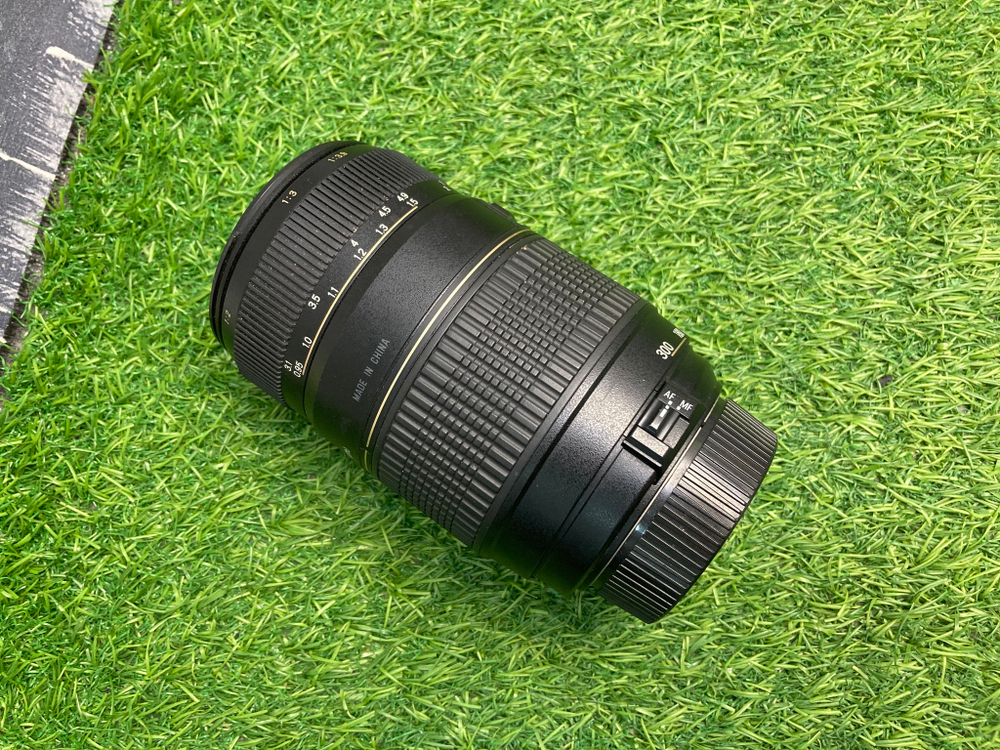 Tamron AF 70-300mm 4-5.6 Di LD Macro Nikon