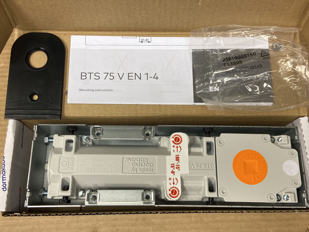 dormakaba (ex. DORMA) BTS75V напольный доводчик со стандартным шпинделем в комплекте. Клеммное крепление. Без фиксации в открытом положении