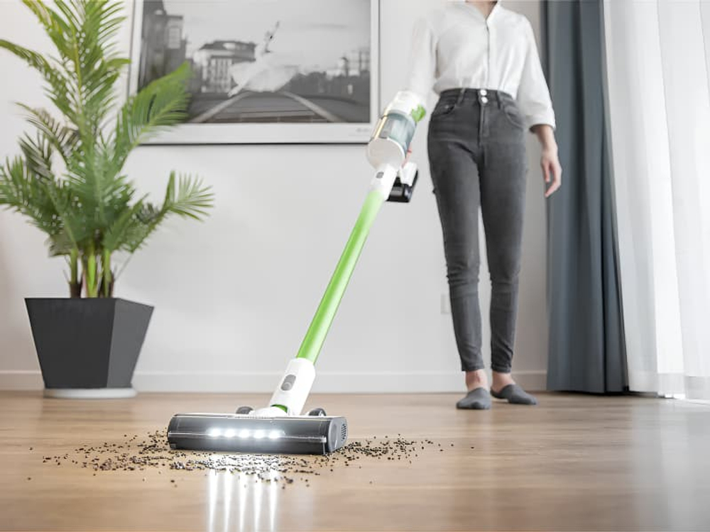 Пылесос вертикальный акк. Greenworks SV24532, 24V, б/щет, 350 Вт, 21 кПа, электрощетка, 3 насадки, LED, белый+зеленый, 1х2Ач и ЗУ (4702007UA)