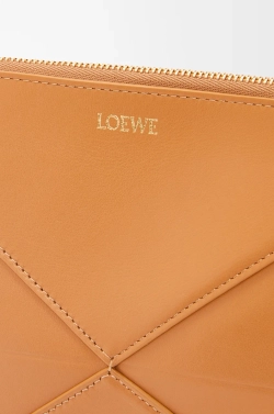 Loewe Сумочка-клатч Puzzle Fold из блестящей телячьей кожи наппа, горчично-желтый