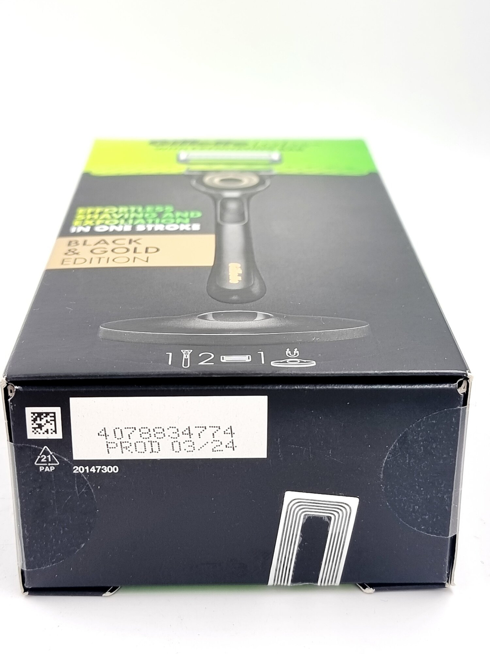 Бритвенный станок Gillette Labs with Exfoliating Bar BLACK & GOLD , сменные кассеты 2 шт. (Из Финляндии)