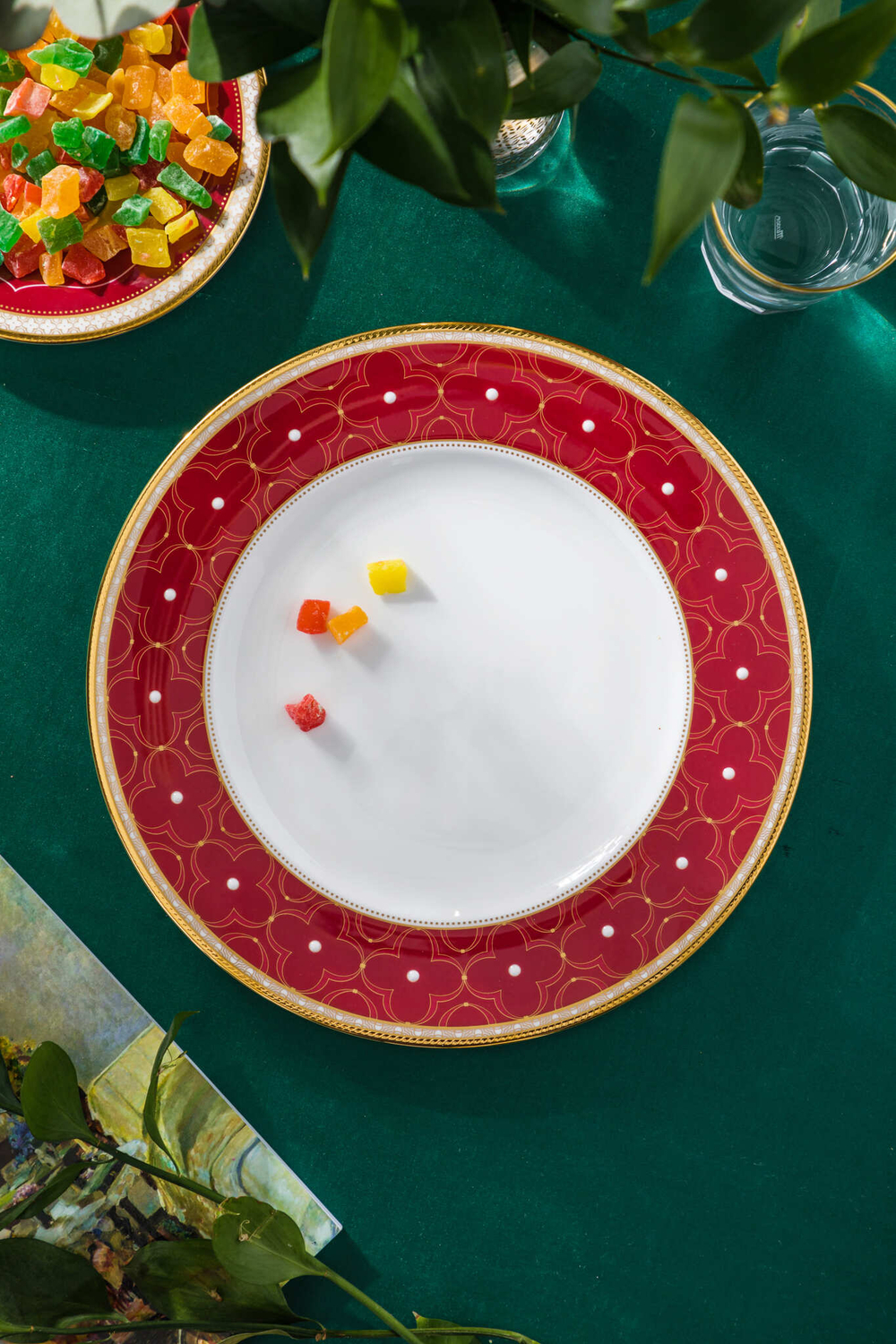 Тарелка акцентная 24.5см Noritake Трефолио красная