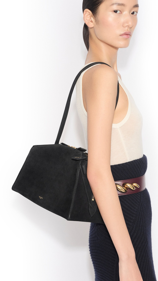 ALAÏA СУМКА LE BOULEDOGUE ИЗ ЗАМШИ, ЧЕРНЫЙ