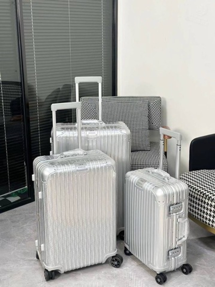 Чемодан Rimowa х Christian Dior Aluminium