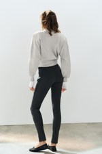 СВИТЕР С ПОДПЛЕЧНИКАМИ — ZARA