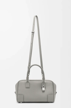 Loewe Сумка Amazona 23 из мягкой зернистой телячьей кожи, жемчужно-серый