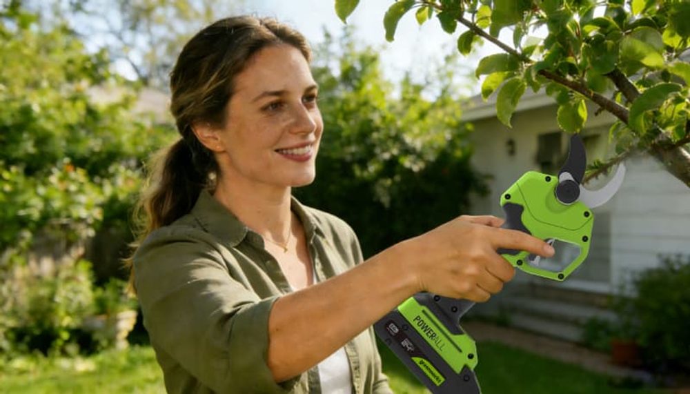 Секатор аккумуляторный Greenworks PR24320, 24V, 32 мм, c 1 х АКБ 2 Ач и ЗУ (PR24320UA)