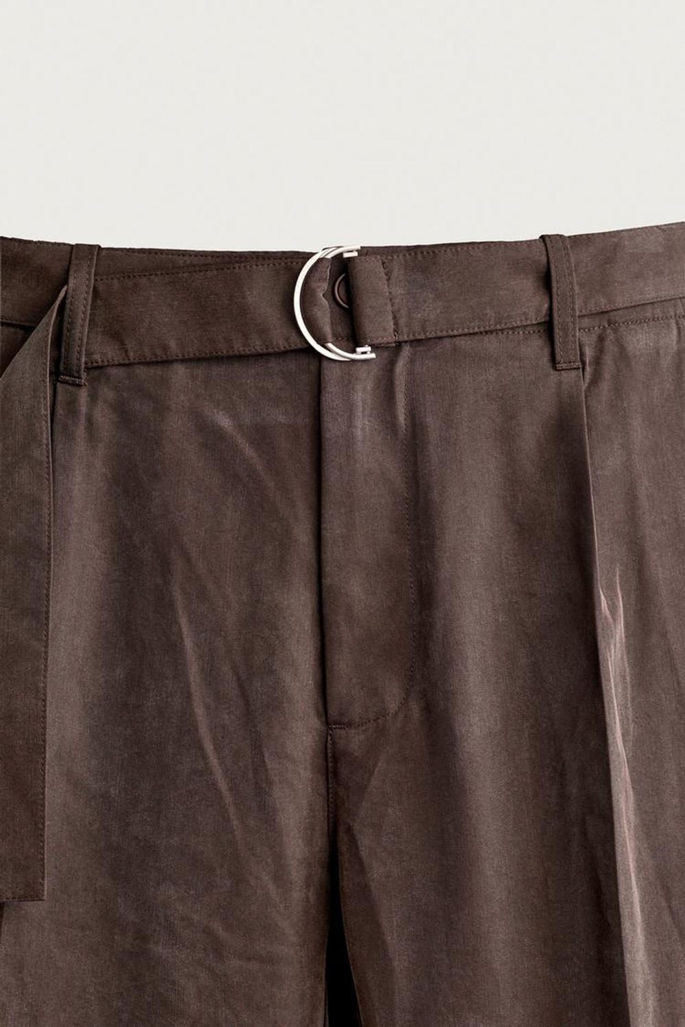 ZARA БРЮКИ RELAXED FIT ИЗ СТРУЯЩЕЙСЯ ТКАНИ С РЕМНЕМ, ТЕМНО-КОРИЧНЕВЫЙ