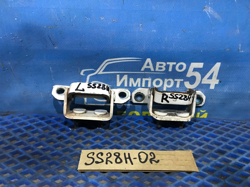 Петля багажника MAZDA BONGO 1998