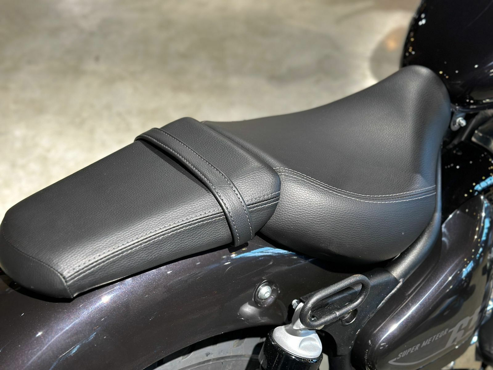 Royal Enfield Super Meteor 650 Astral Blue (Base)