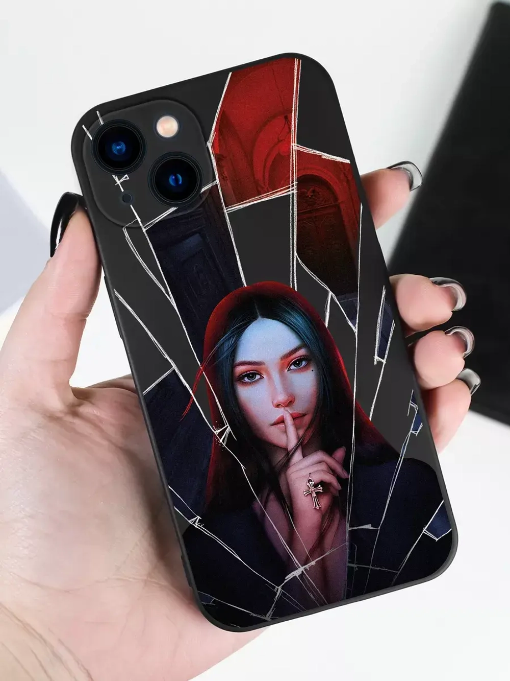 Чехол на iPhone 13 с принтом