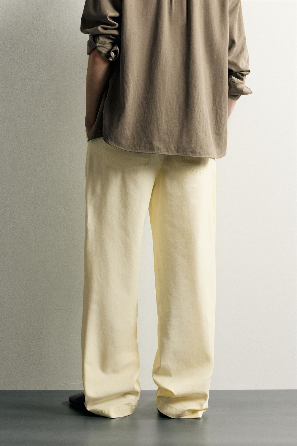 БРЮКИ RELAXED FIT СО СКЛАДКАМИ И РЕМНЕМ — ZARA