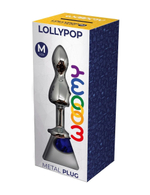 Серебристая анальная втулка Wooomy Lollypop M с синим кристаллом - 9,4 см. (Цвет: серебристый)