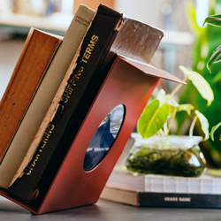 IKEA KOMPISHÄNG  (ИКЕА КОМПИСХЭНГ)  -  Держатель для книг - красный 54х19х18 см